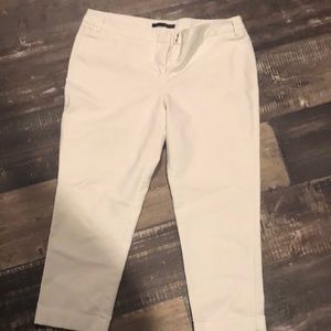 Harve Bernard off white Capri pants. Size 14